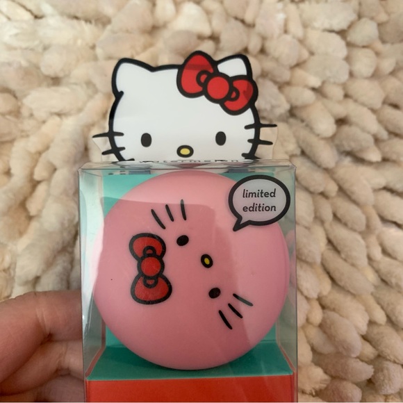 The crème shop hello kitty watermelon macaron lip balm - Picture 3 of 8